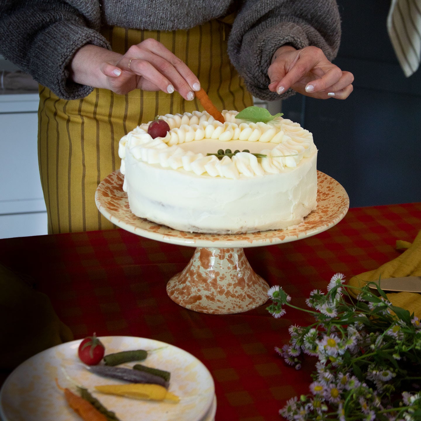 Splatter Cake Stand - White/Ivory