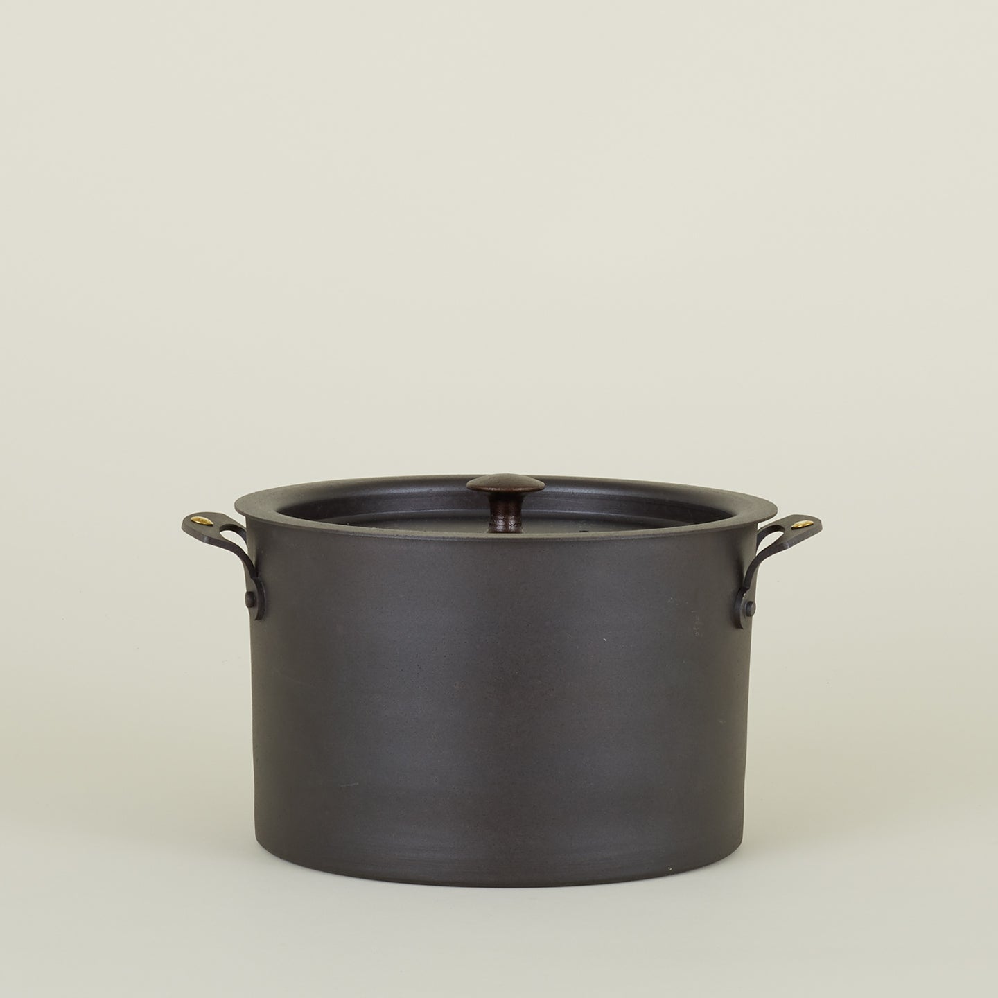 Spun iron sauce pot