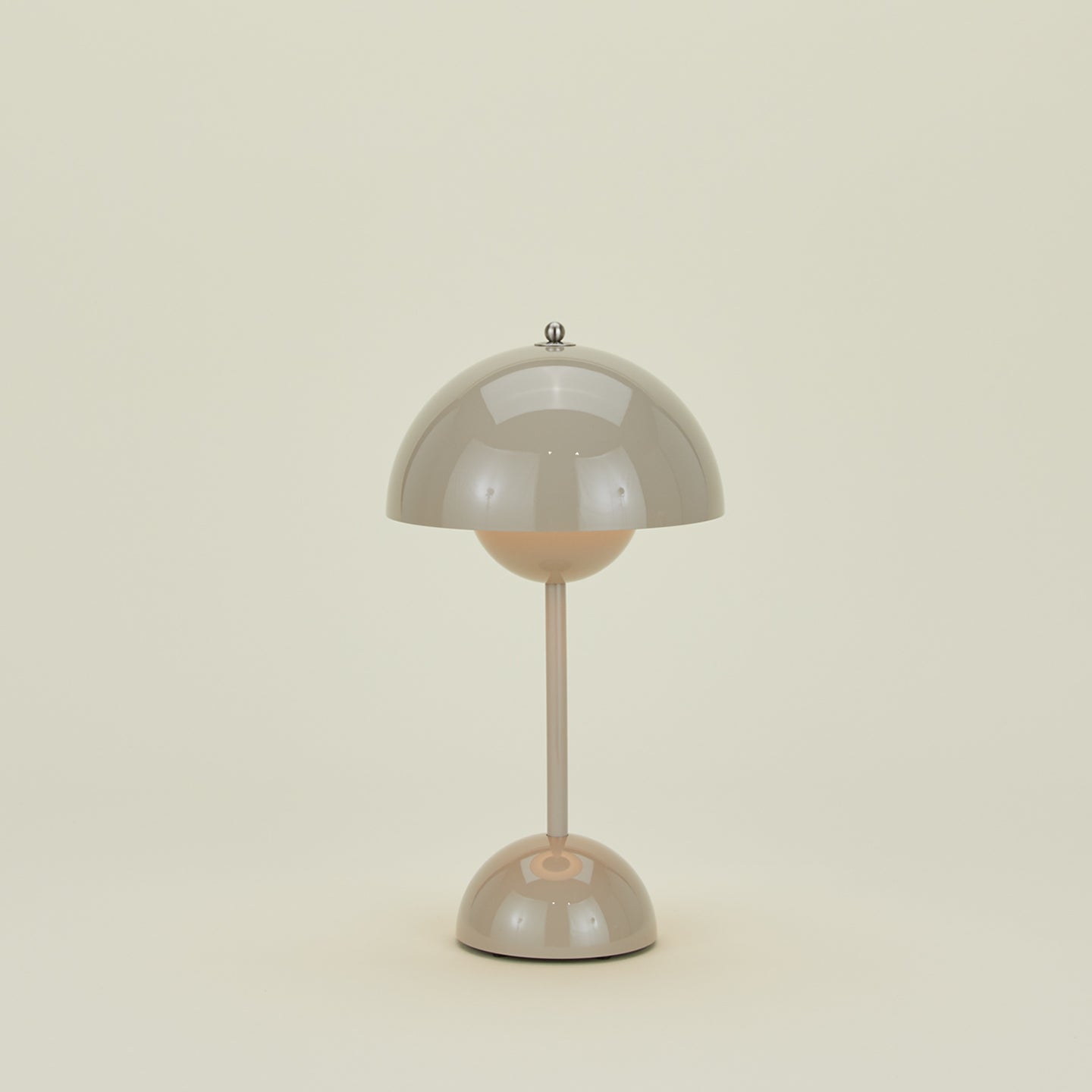 Flowerpot portable lantern in light grey