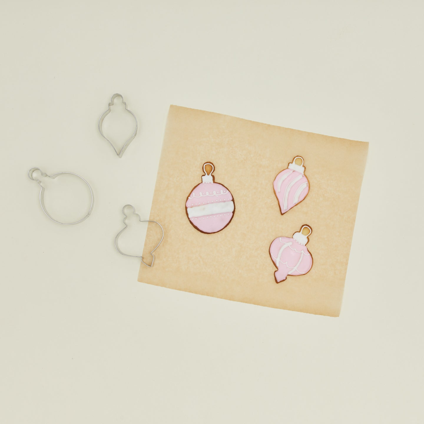 Ornament cookie cutter set with cookies