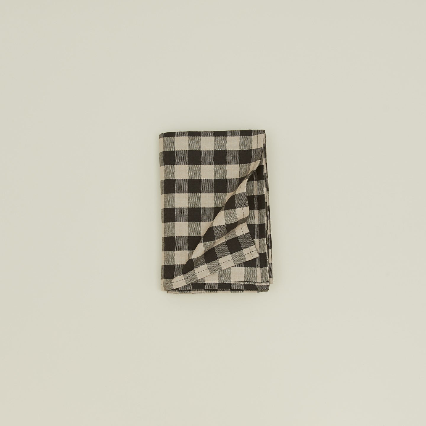 Folded Essential Gingham tablecloth in black/grey