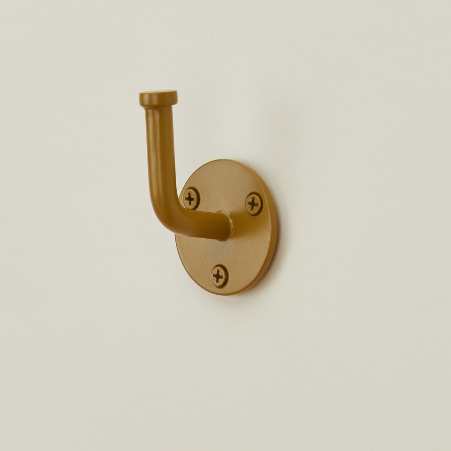 Essential hook in mustard