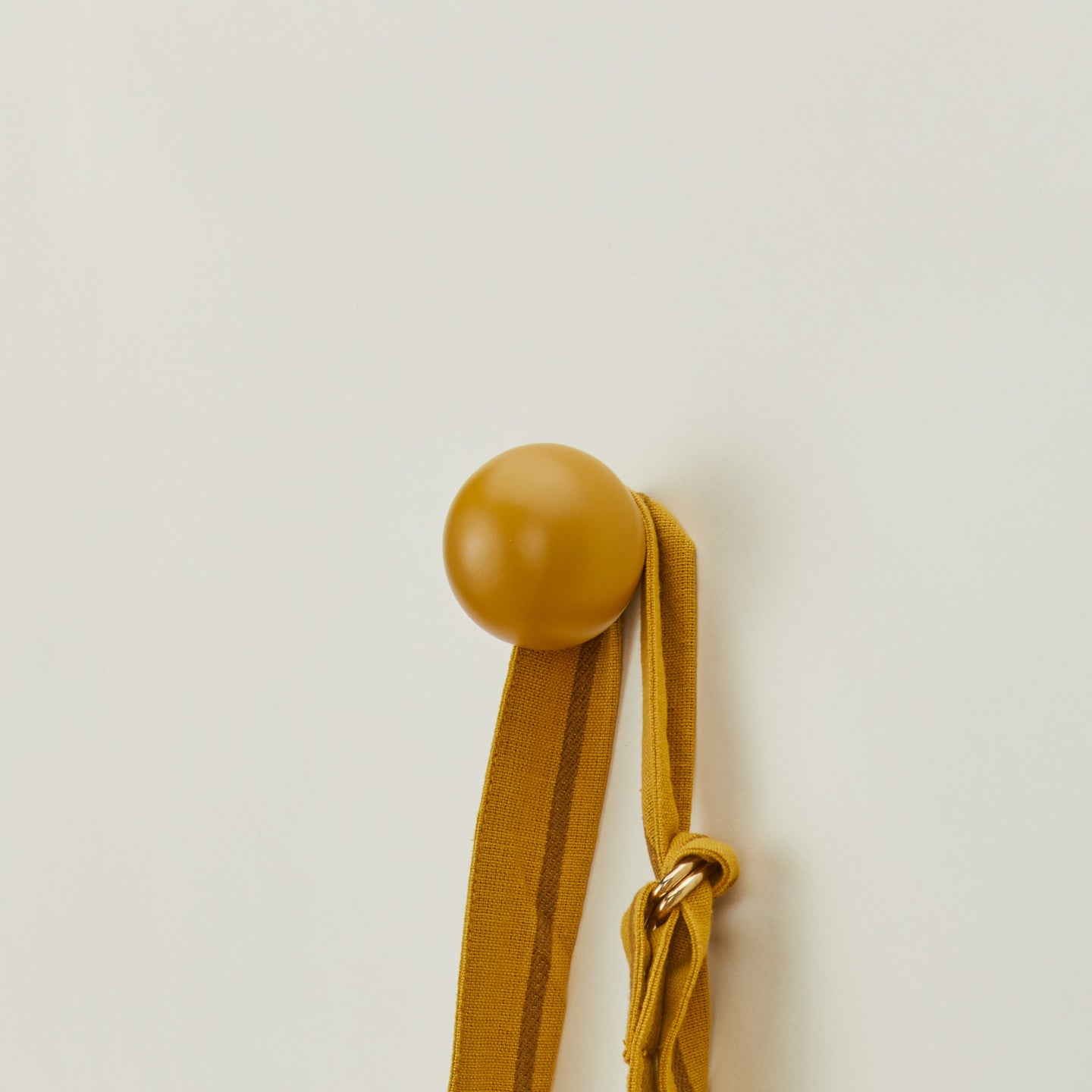 Essential sphere hook in mustard with hanging tote bag