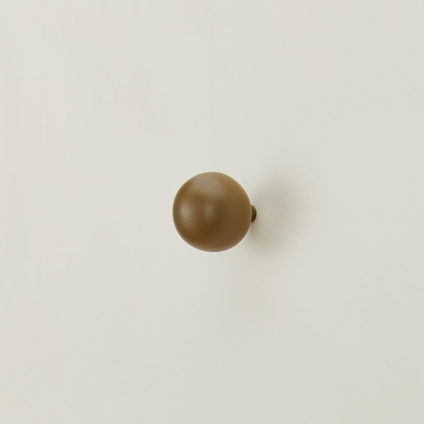 Essential sphere hook in olive