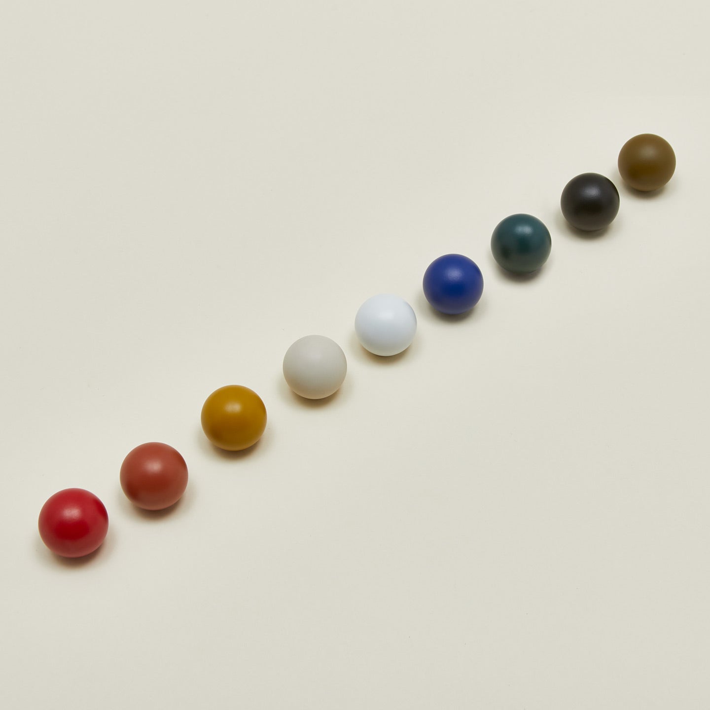 Large essential knobs in a variety of colors.