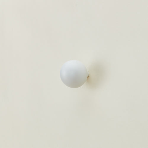 Essential sphere hook in white