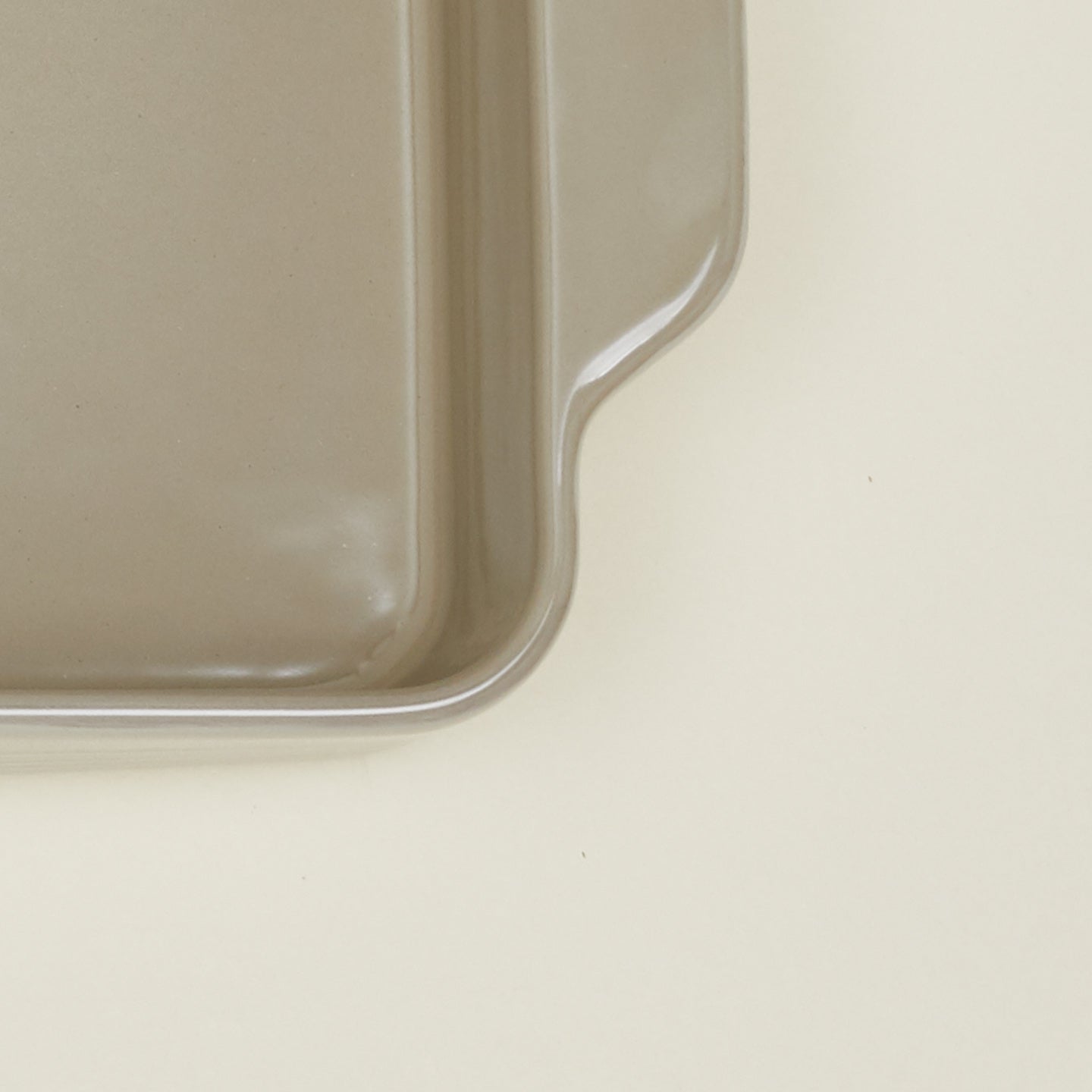Close up view of 9" x 13" essential bakeware in light grey