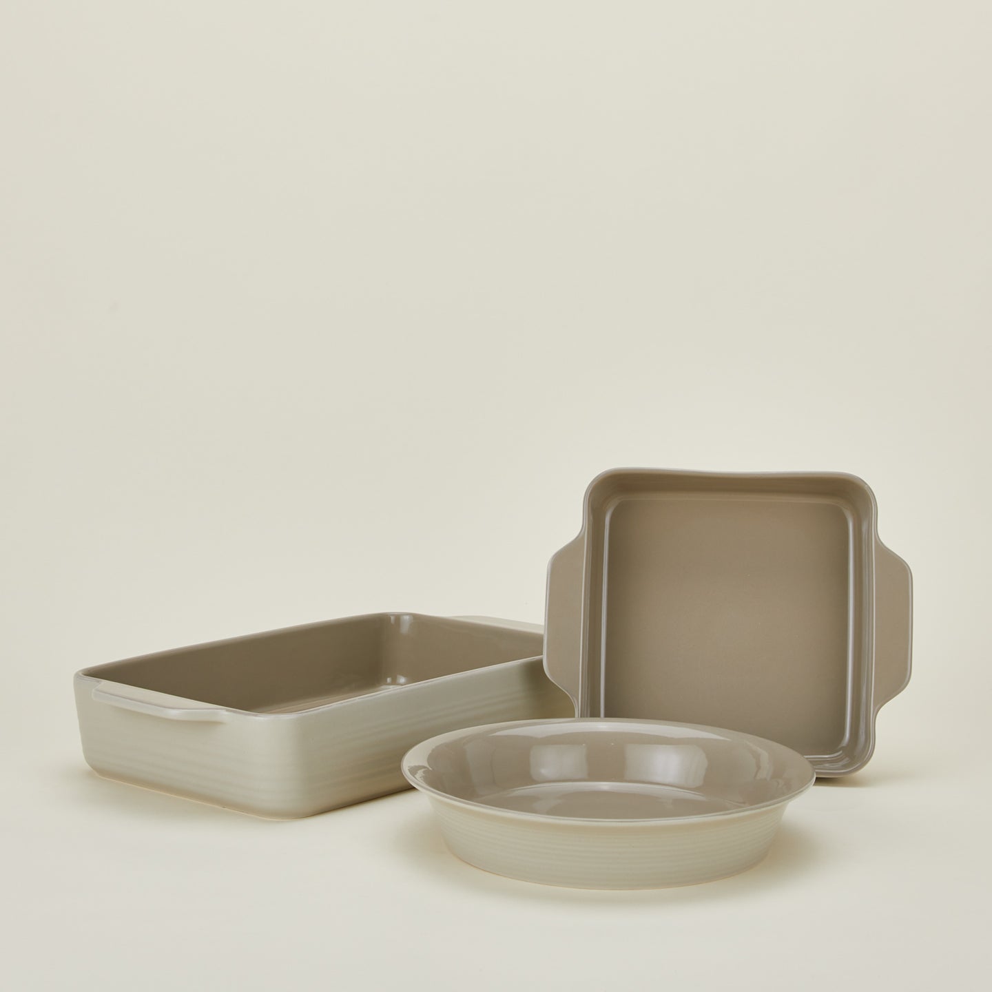 Essential bakeware in light grey