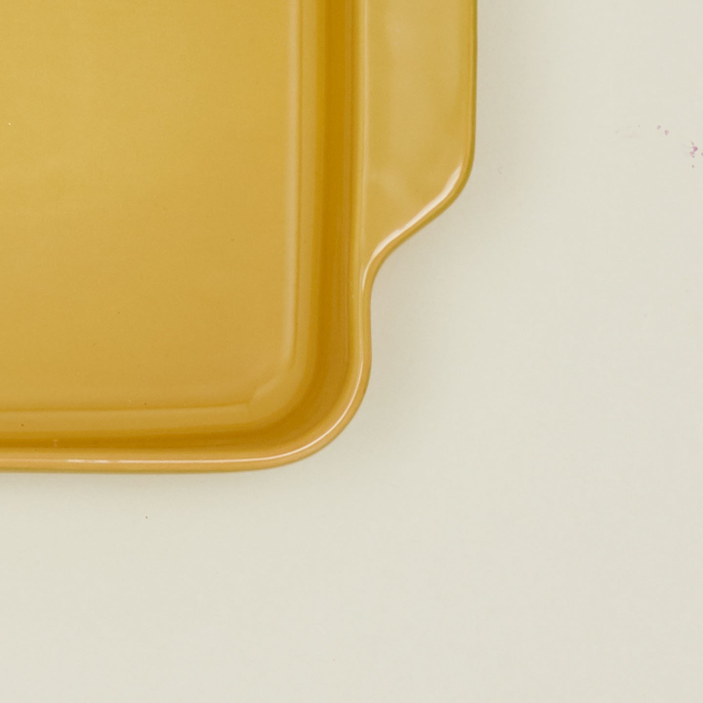 Close up view of 8" x 8" bakeware in mustard