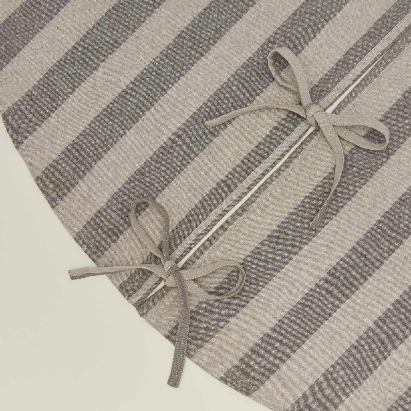 Detailed view of Essential Striped Tree Skirt - Light Grey/Dark Grey