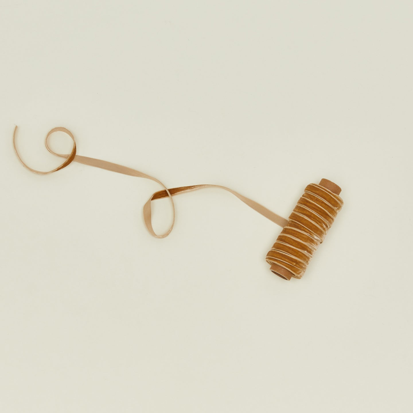 Slim Velvet Ribbon in Gold