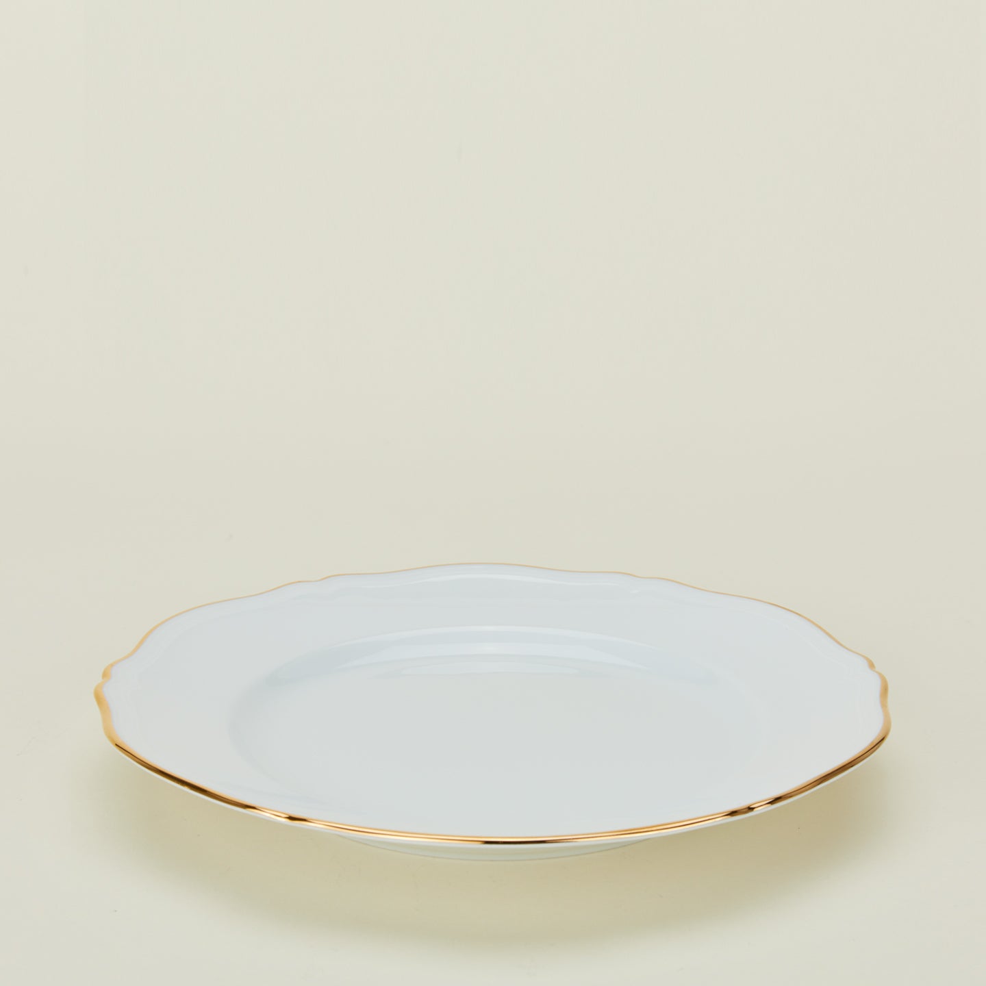 Ginori dinner plate in white with gold rim