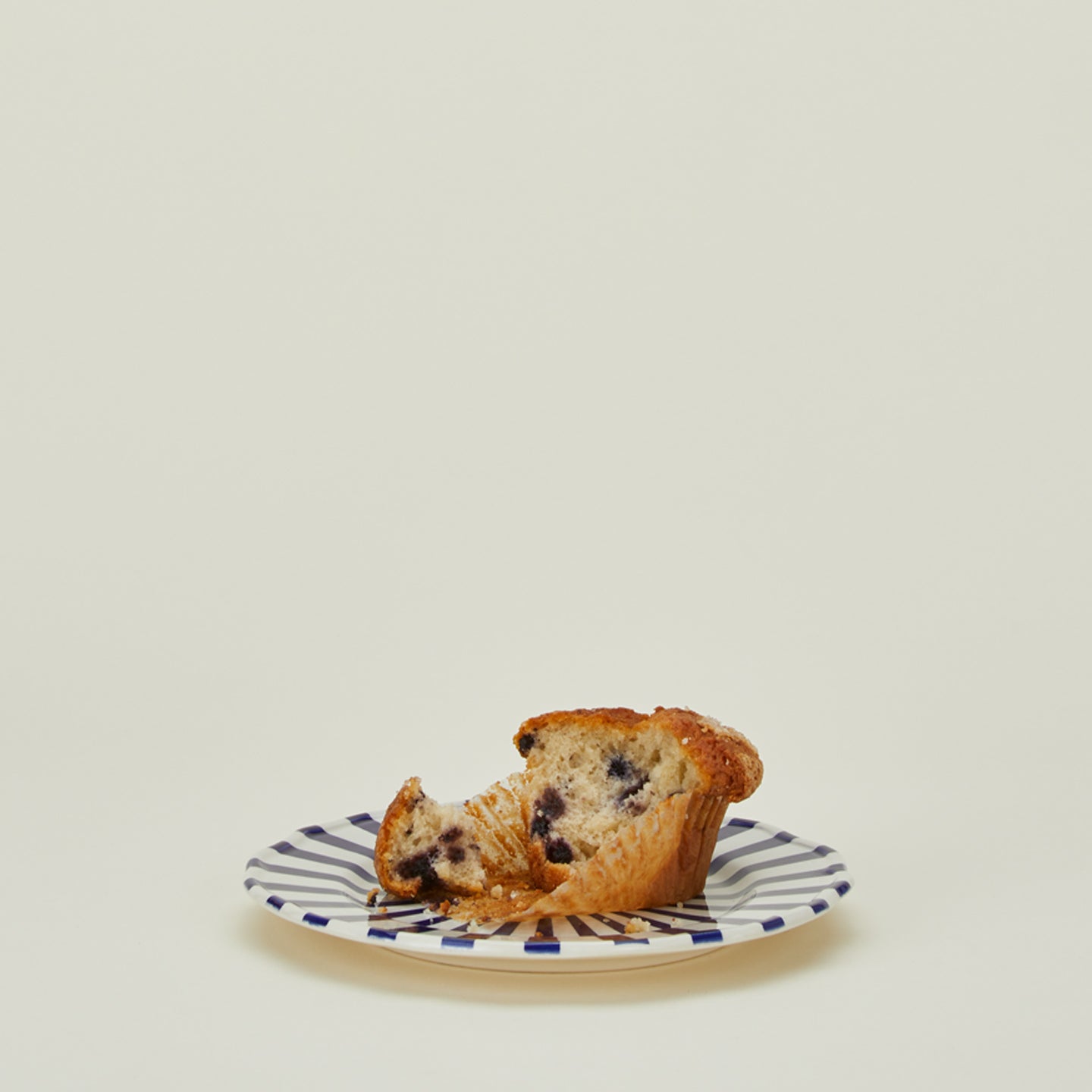Maison Madison starburst salad plate with muffin