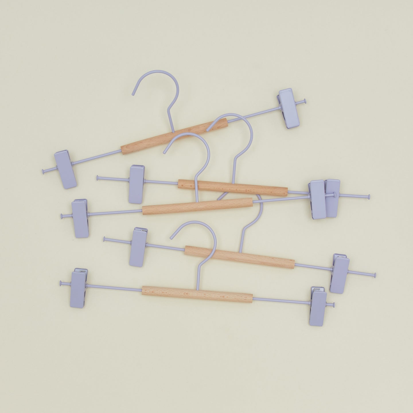 Clip hangers in lilac