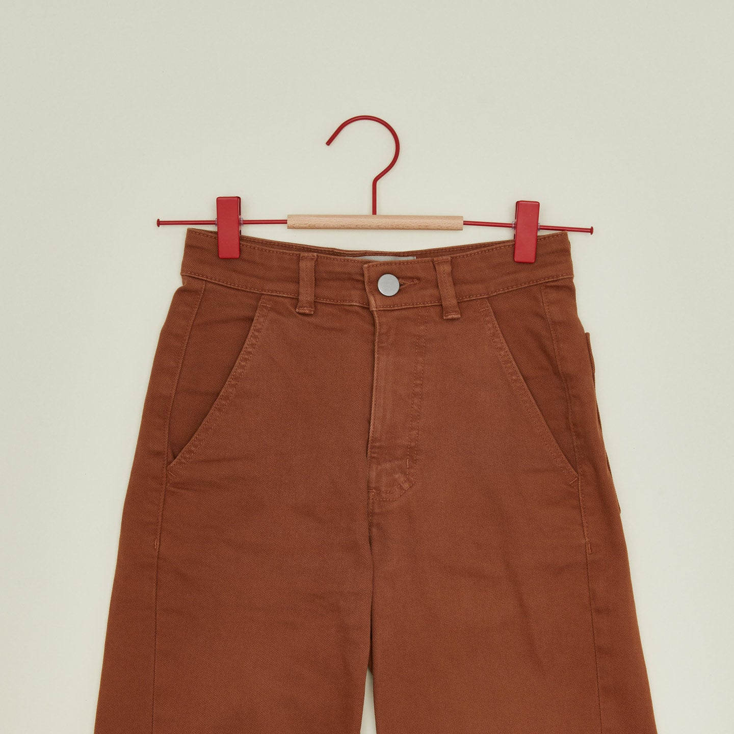 Clip hanger in poppy with pants