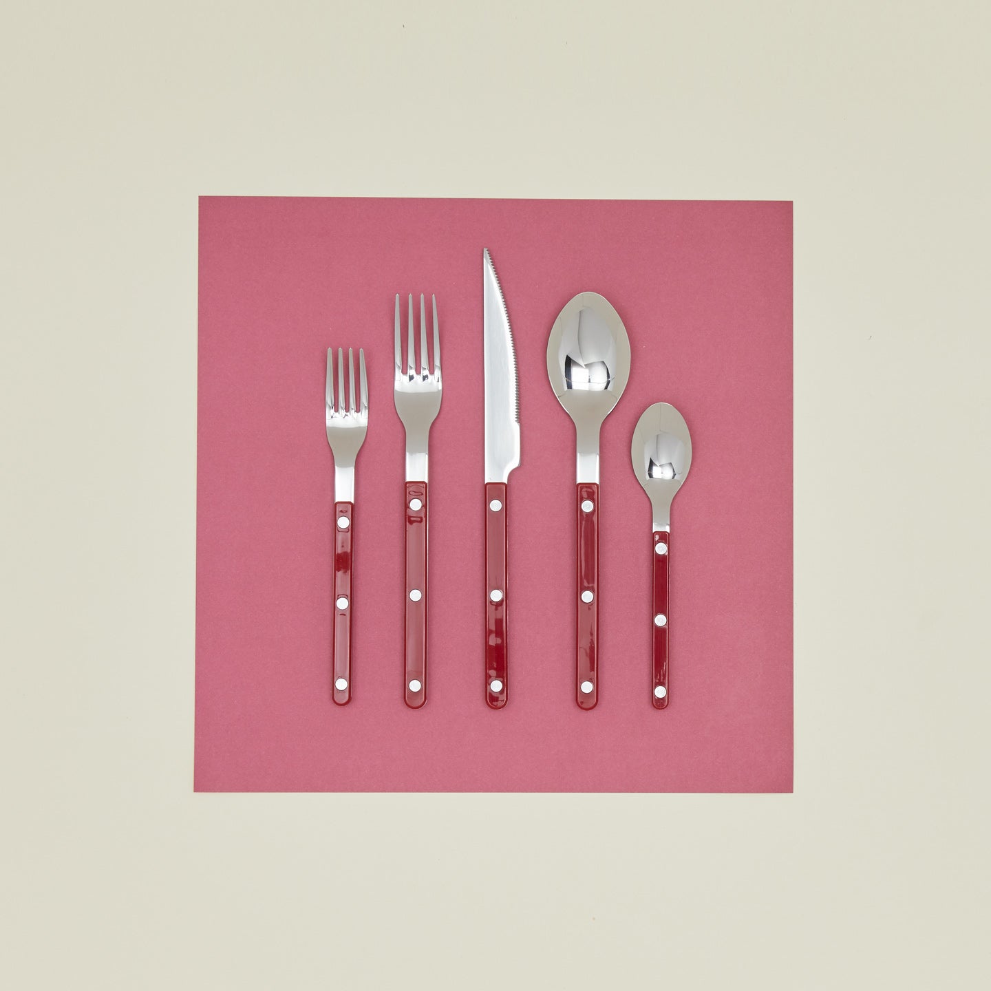 Bistrot Flatware in burgundy.