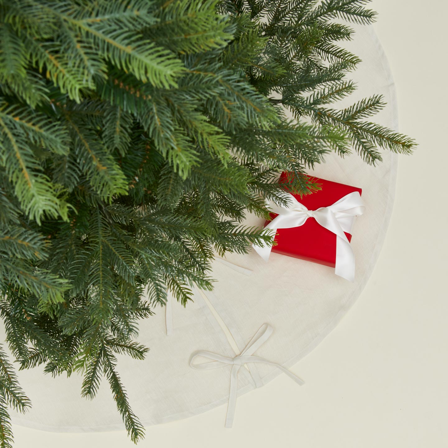 Simple Linen Tree Skirt in ivory
