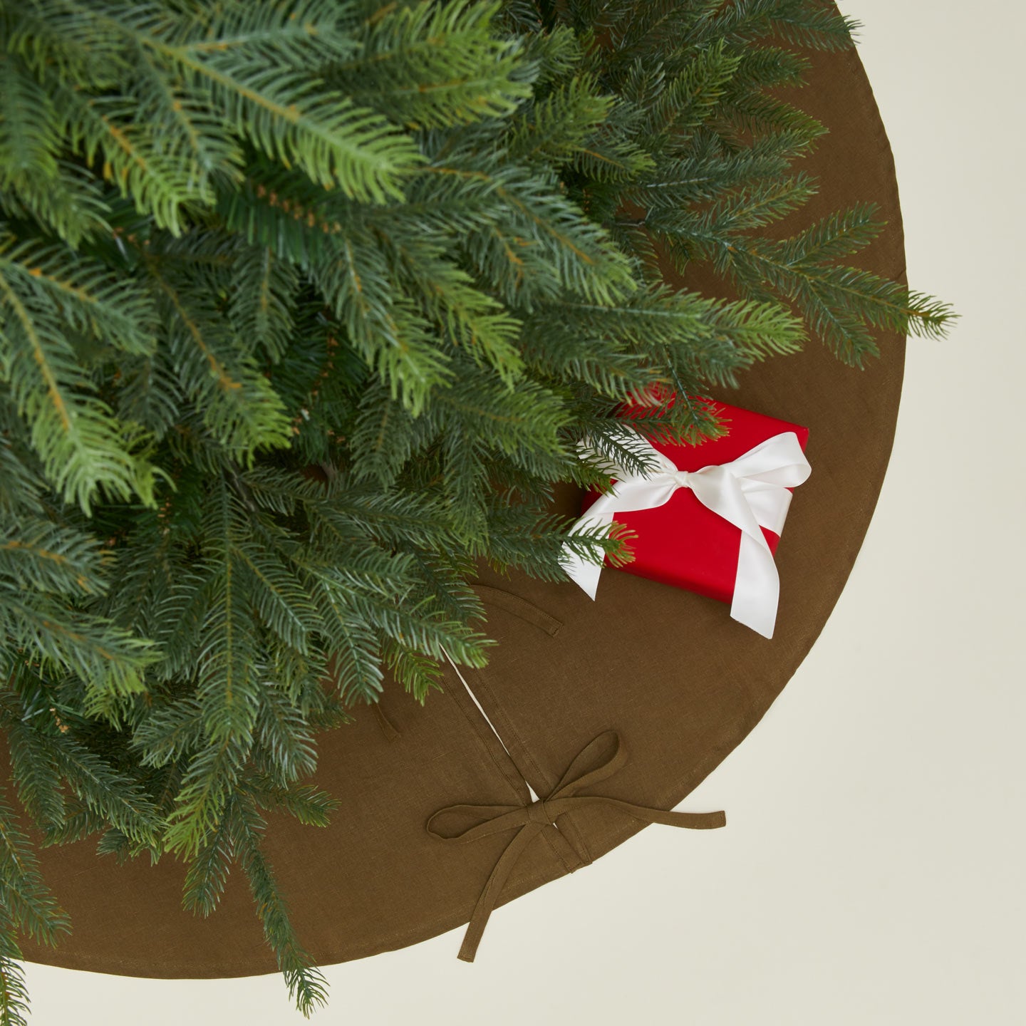 Simple Linen Tree Skirt in Olive