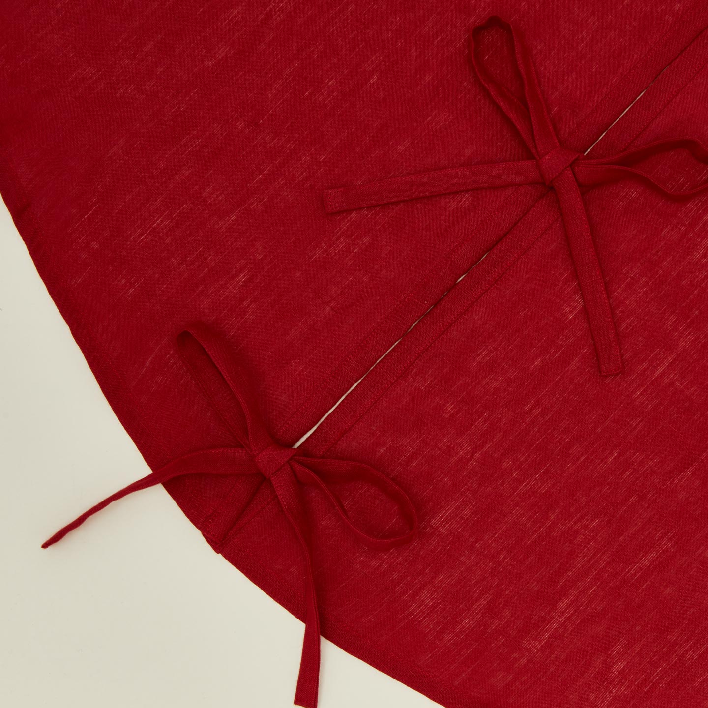 Detailed view of Simple linen tree skirt in red
