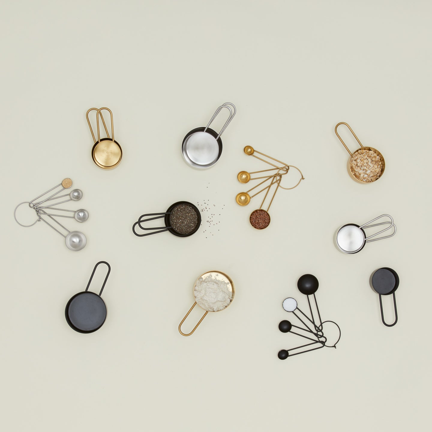 Simple measuring cups and spoons in various colors