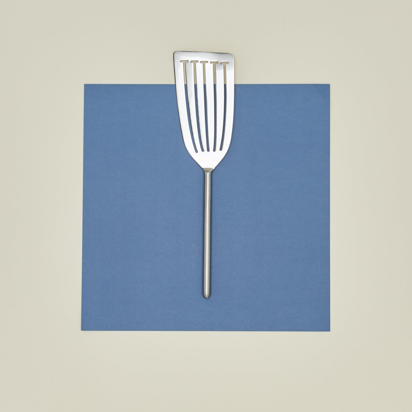 Simple metal fish spatula in silver