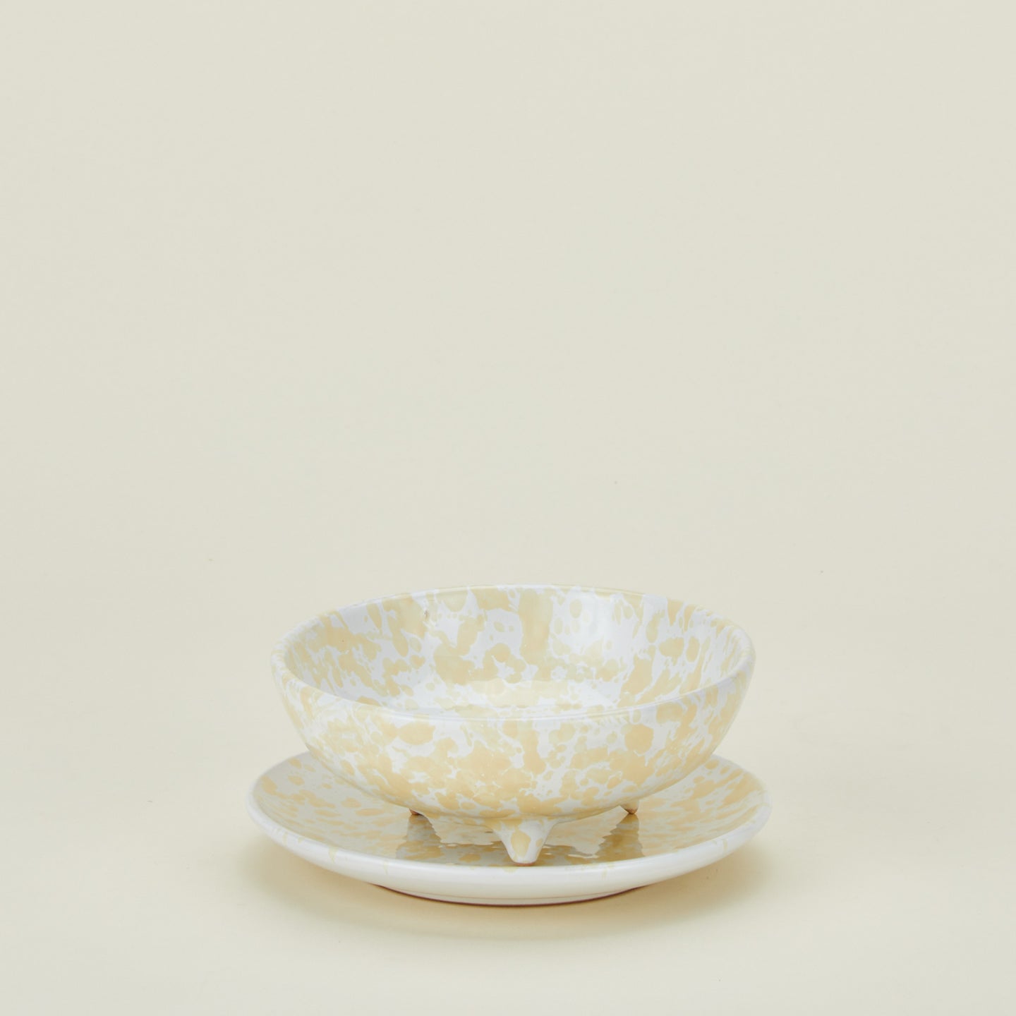 Splatterware berry bowl in ivory and white